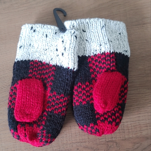 Canadian Infant Mittens  NWT - Picture 2 of 3